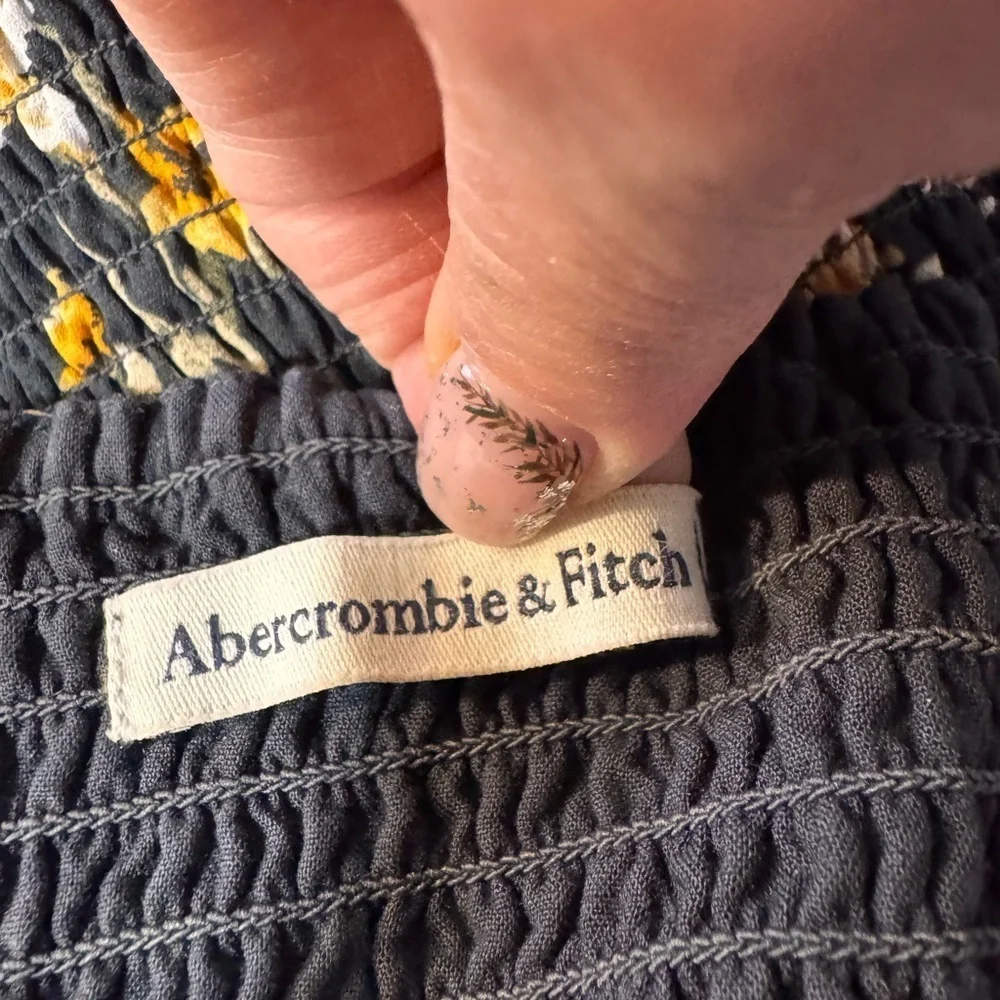 Abercrombie & Fitch flattering floral
